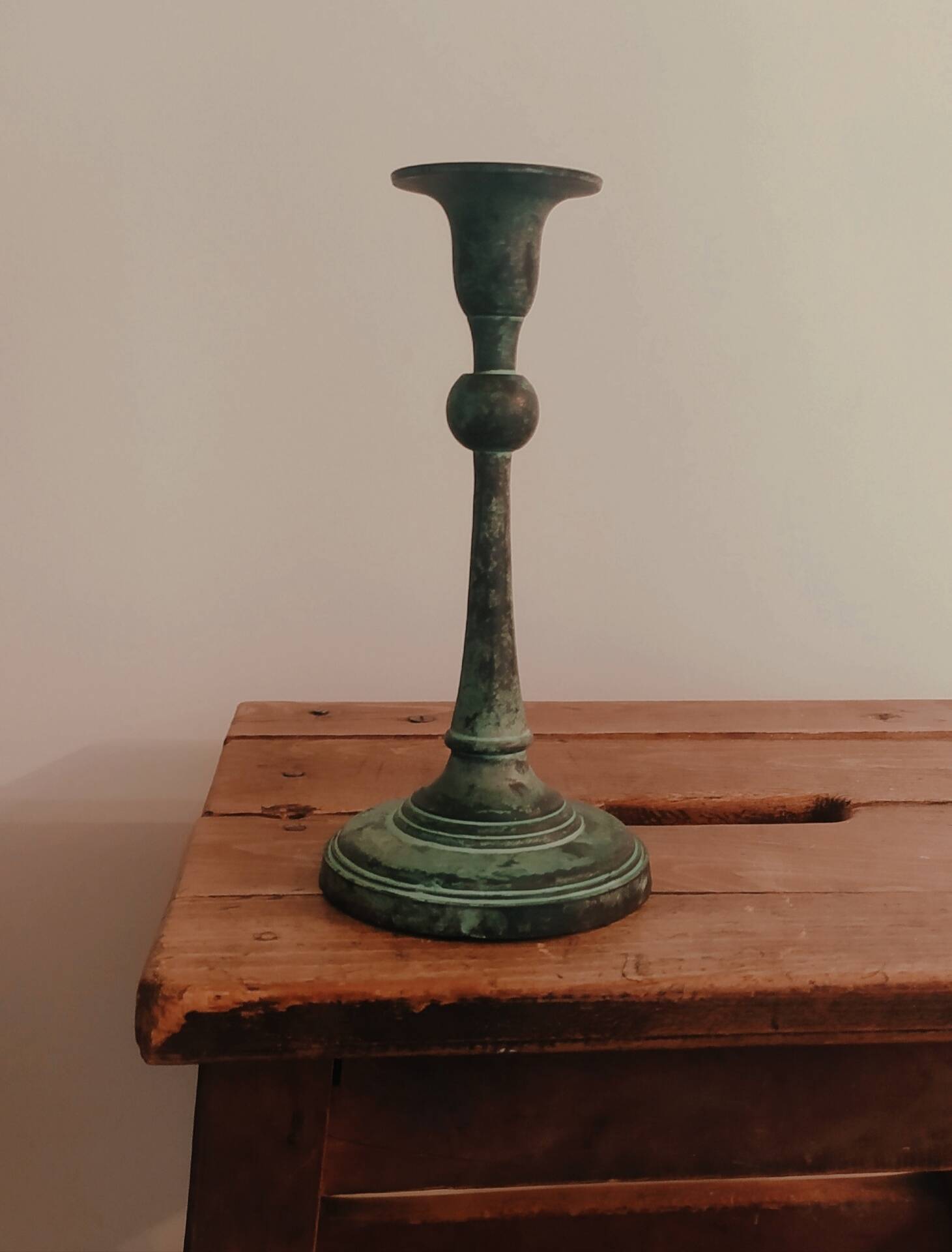 Bougeoir ancien en régule Vert de gris