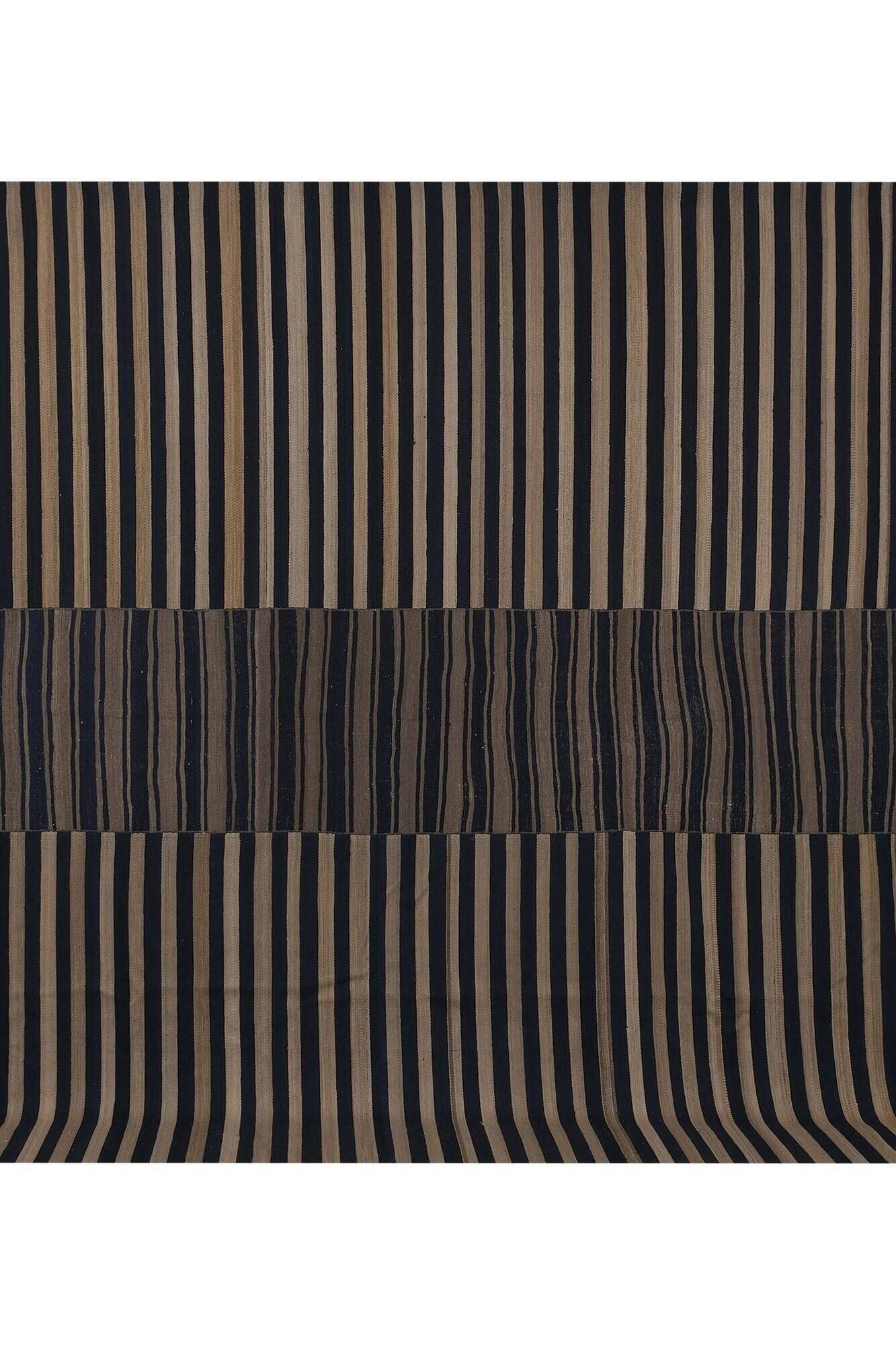 Vintage Turkish kilim, handwoven, 335x398 cm.