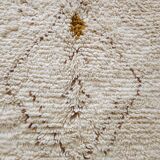 Large Moroccan rug made of natural wool, dimensions 250x150 cm, handmade.