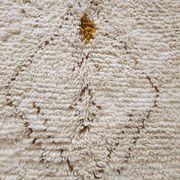 Large Moroccan rug made of natural wool, dimensions 250x150 cm, handmade.