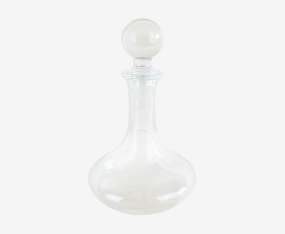 Carafe en verre moulé