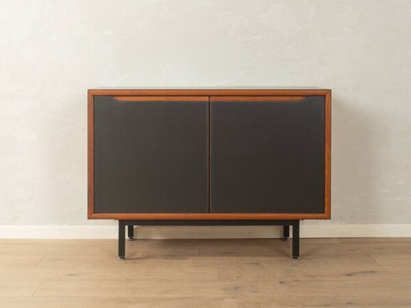 Buffet classique des années 1960 avec des portes en HPL noir et un placage en teck.