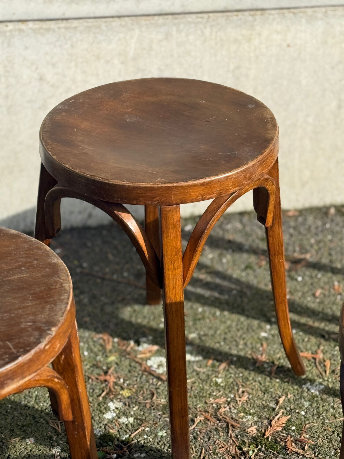 Set of four curved wooden stools stamped Baumann model 92.