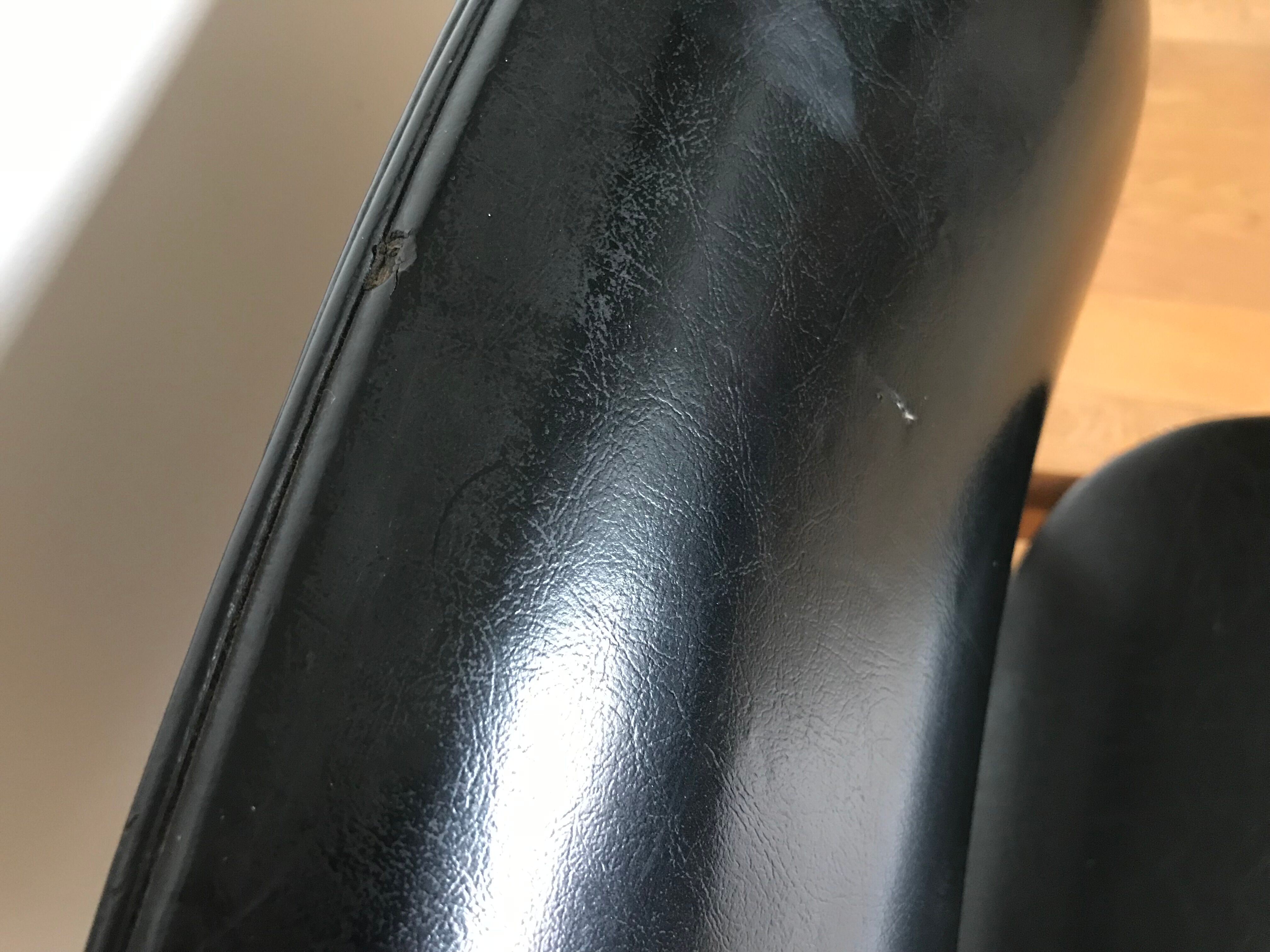 Chair in wood and leatherette