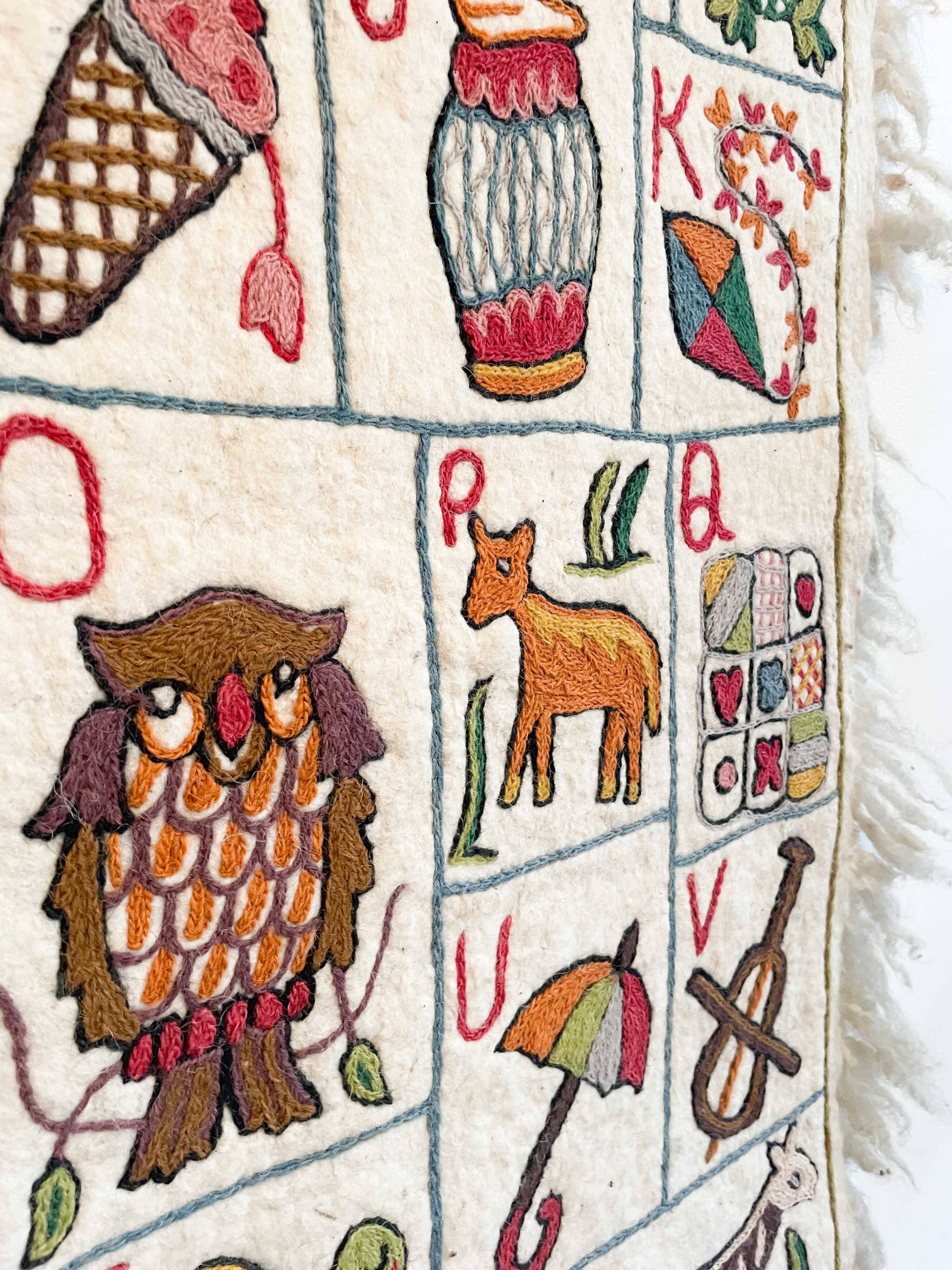 Tapis mural vintage abécédaire