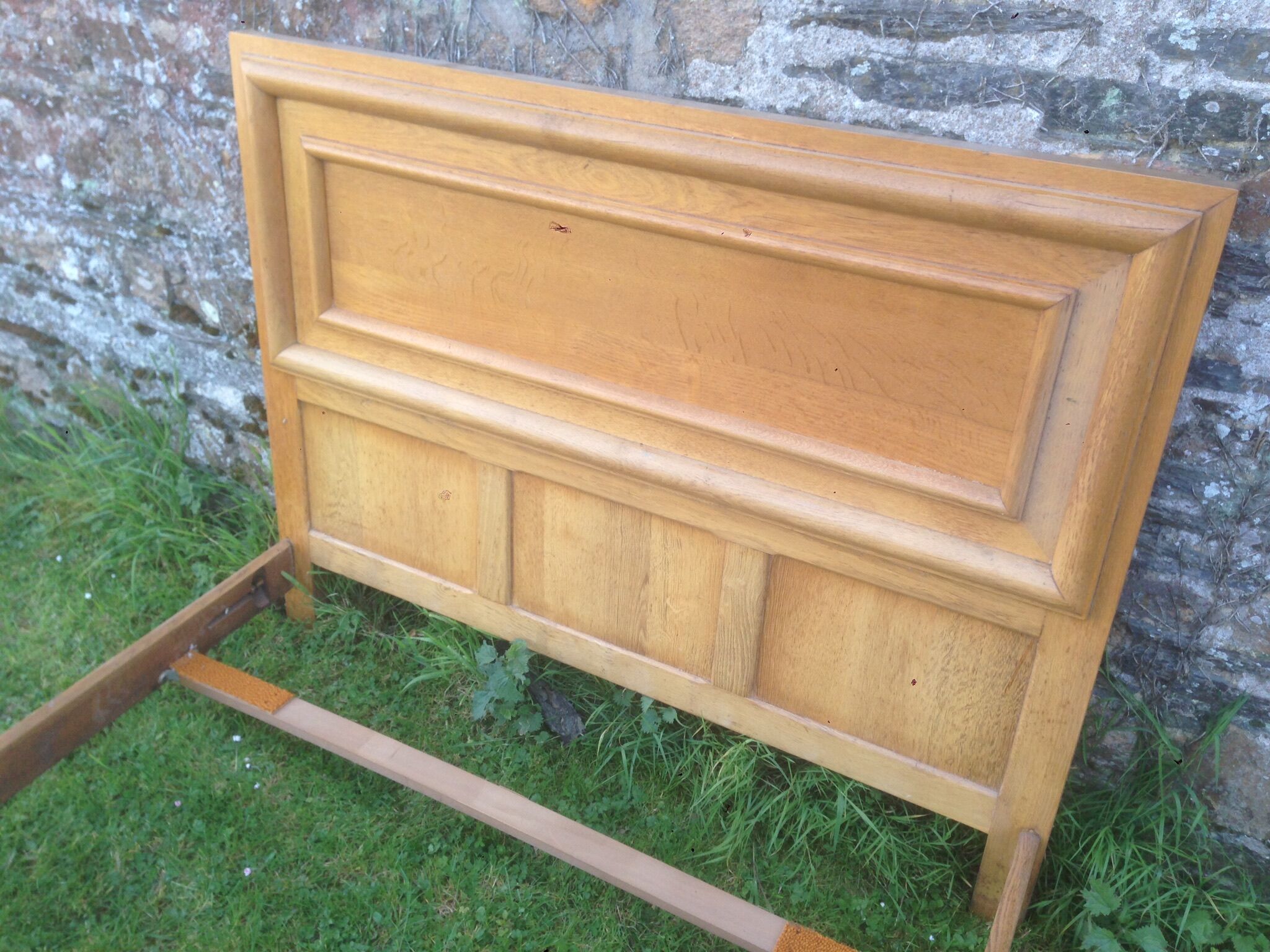 Art Deco bed in solid oak 190x142cm