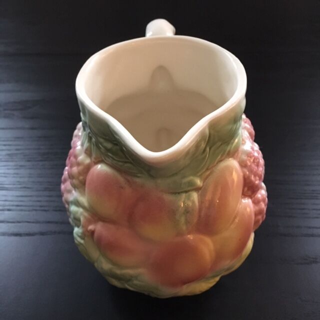 Raspberry pitcher in dabbling