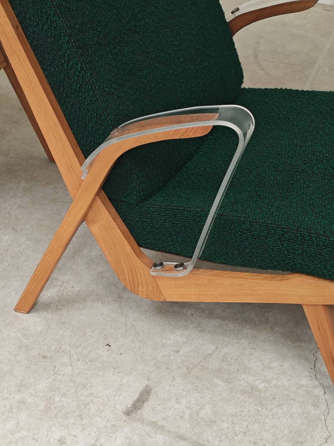 Paire de fauteuils ULUV bois et tissu vert bouclette