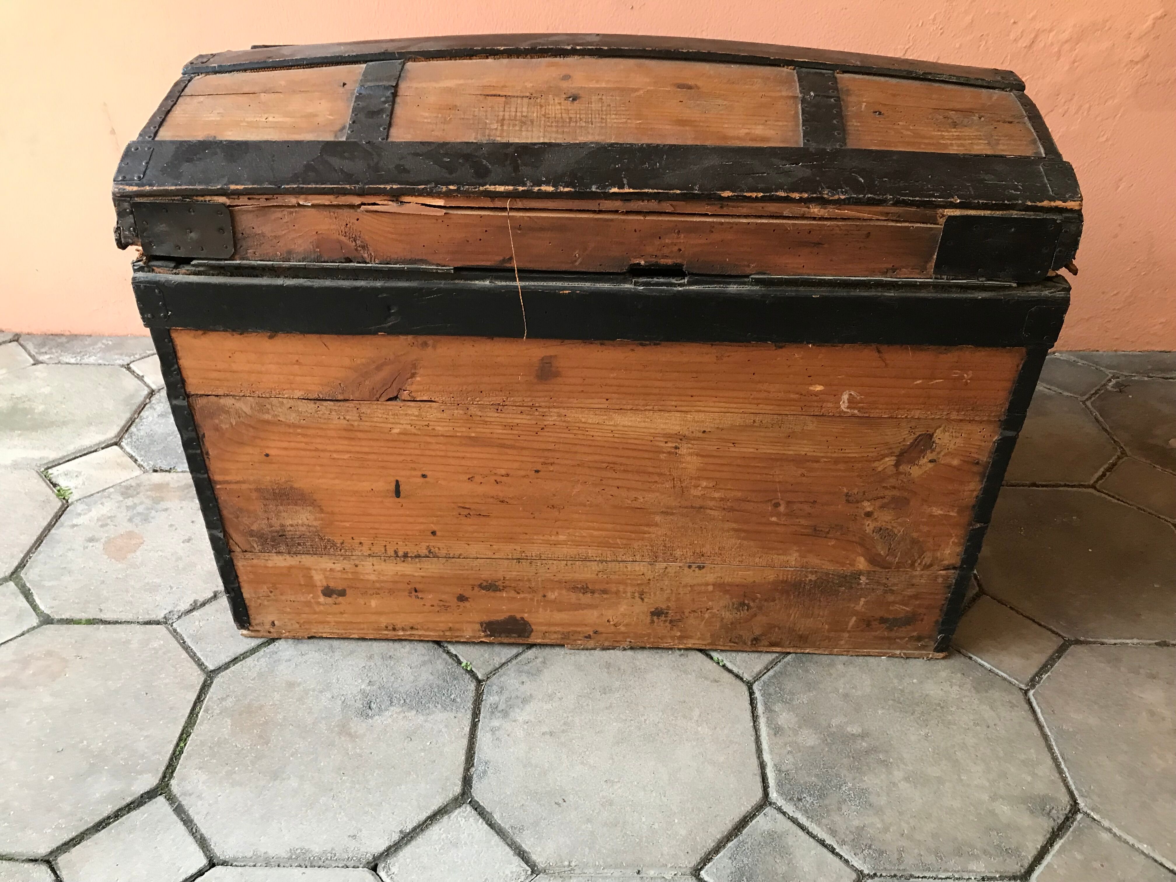 OLD TRUNK EARLY TWENTIETH IN PITCHPIN DOMED SHAPE LARGE MODEL