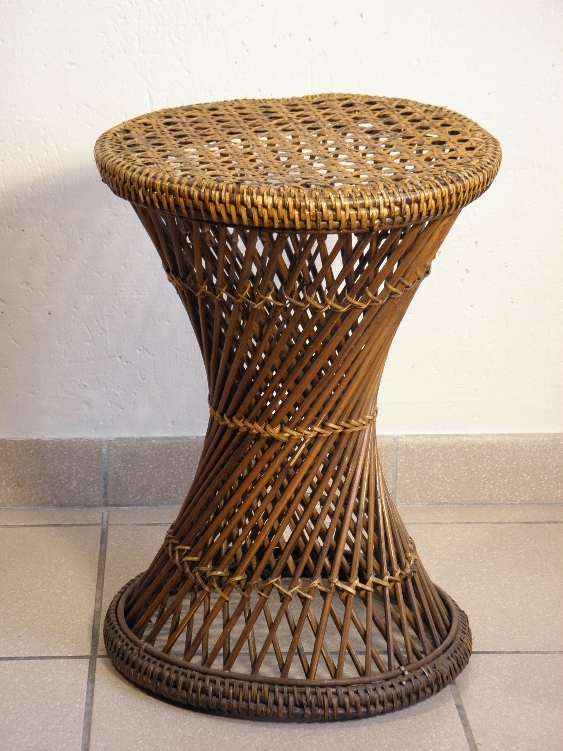 Diabolo tabouret in rattan