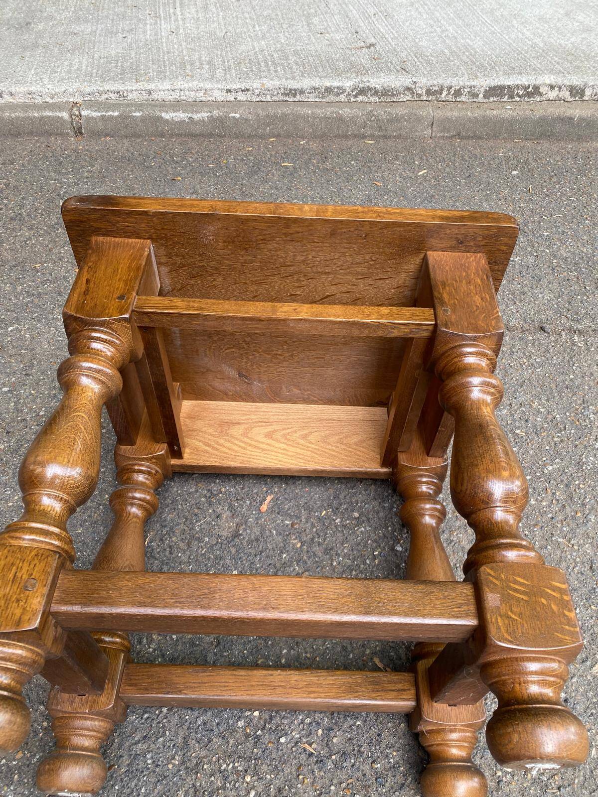 Tabouret table de chevet espagnole en chêne massif années 50