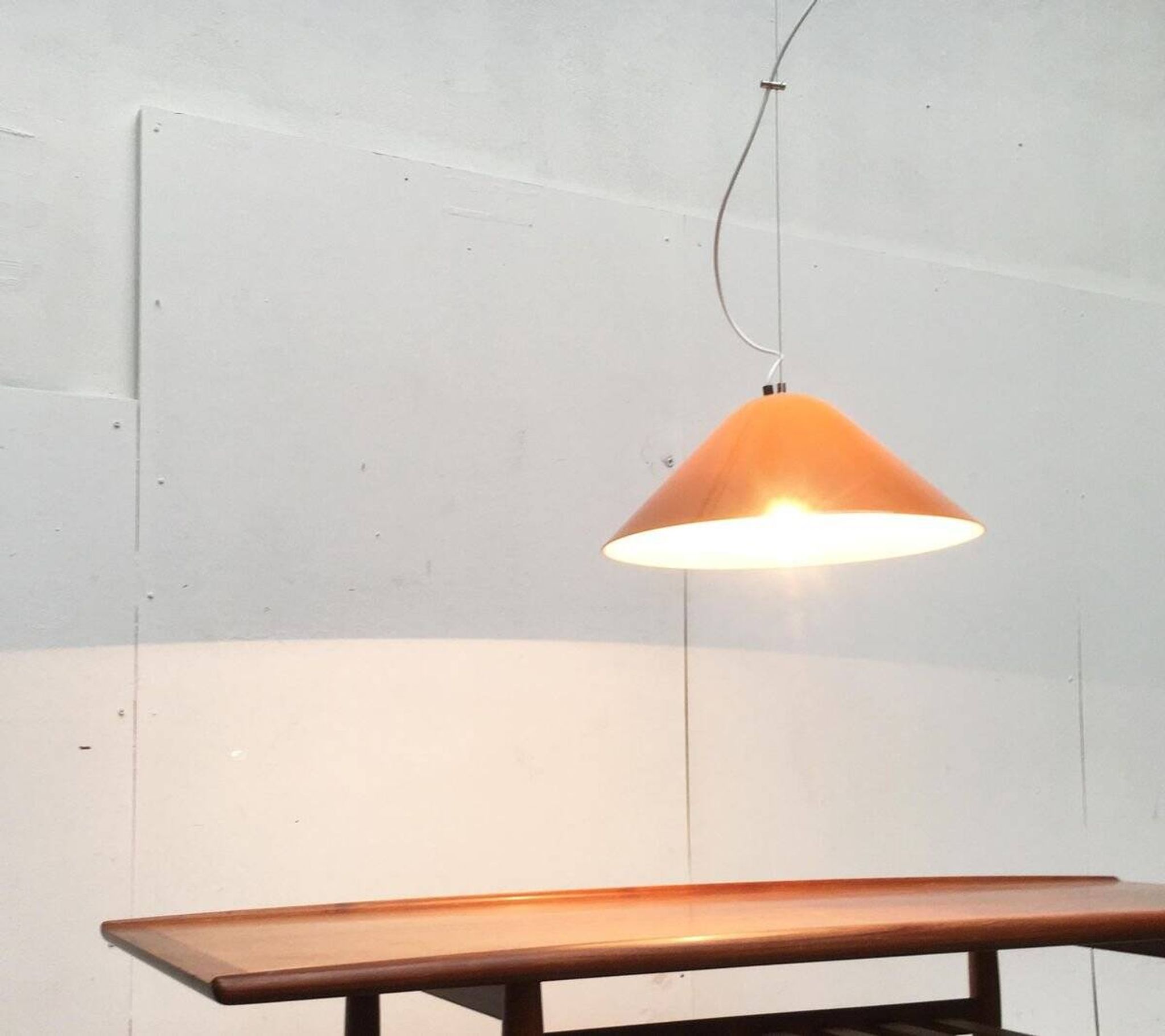 Suspension vintage italienne Elpis de Guzzini