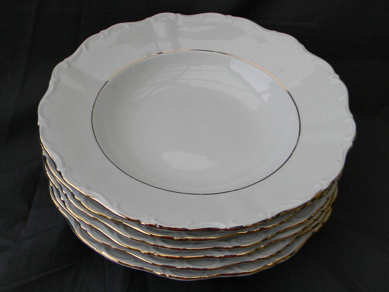 Set of 6 deep porcelain plates. Germany BAVARIA. Gold rim.