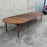 Extending table with 8 legs