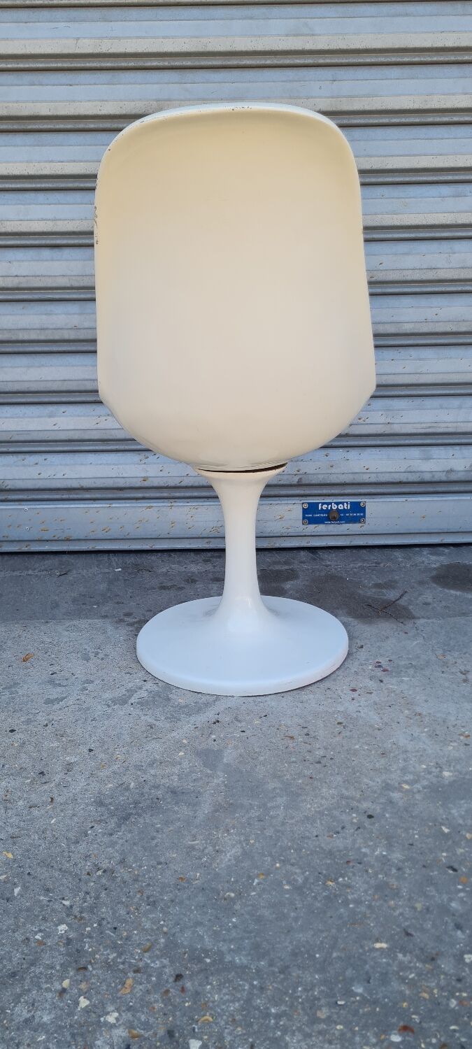 Fiberglass tulip chair 1970