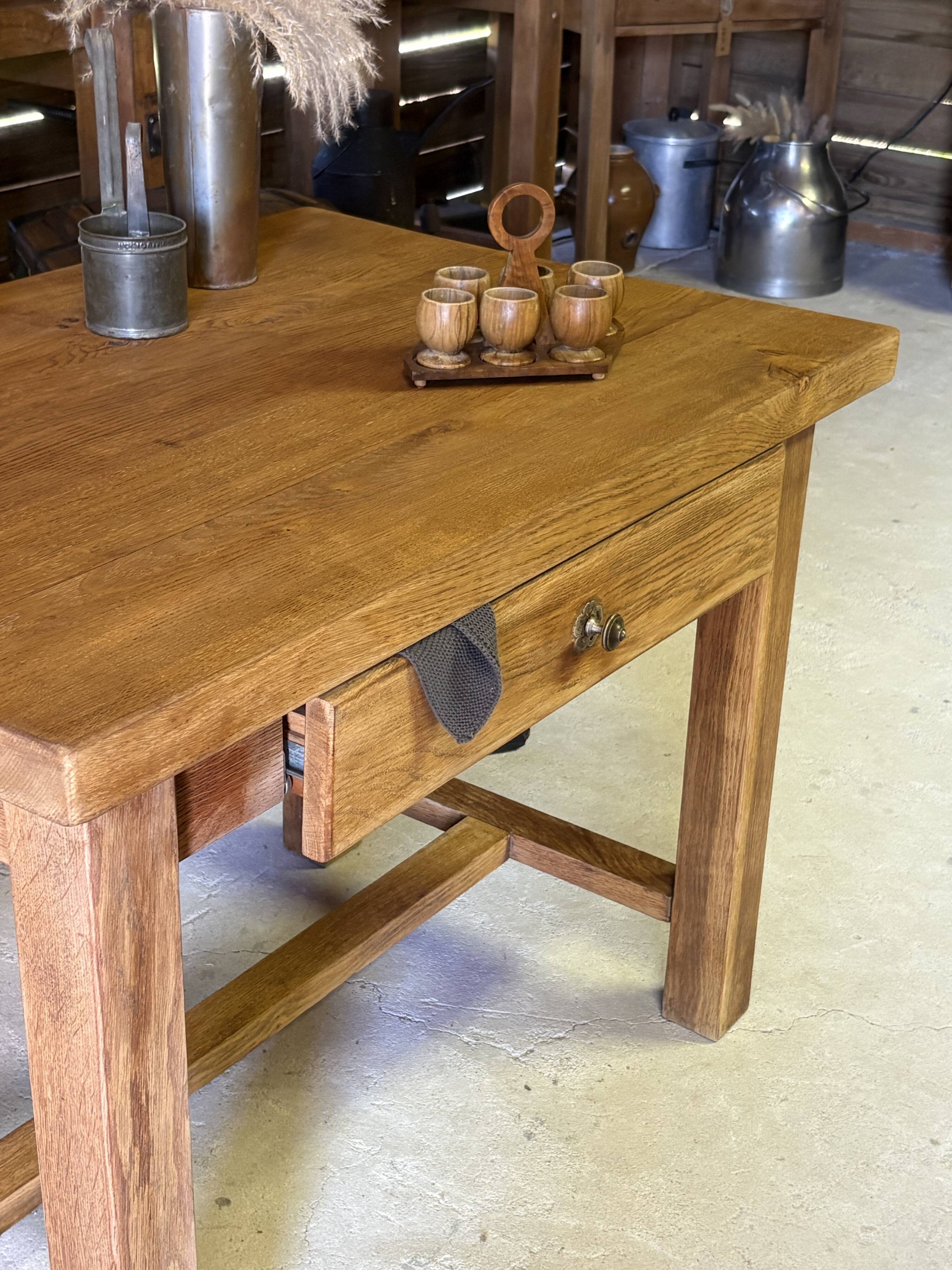 Table / Bureau ancien rénové – Pièce unique