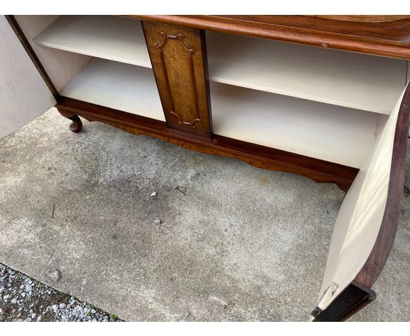 Chippendale style window medium oak color