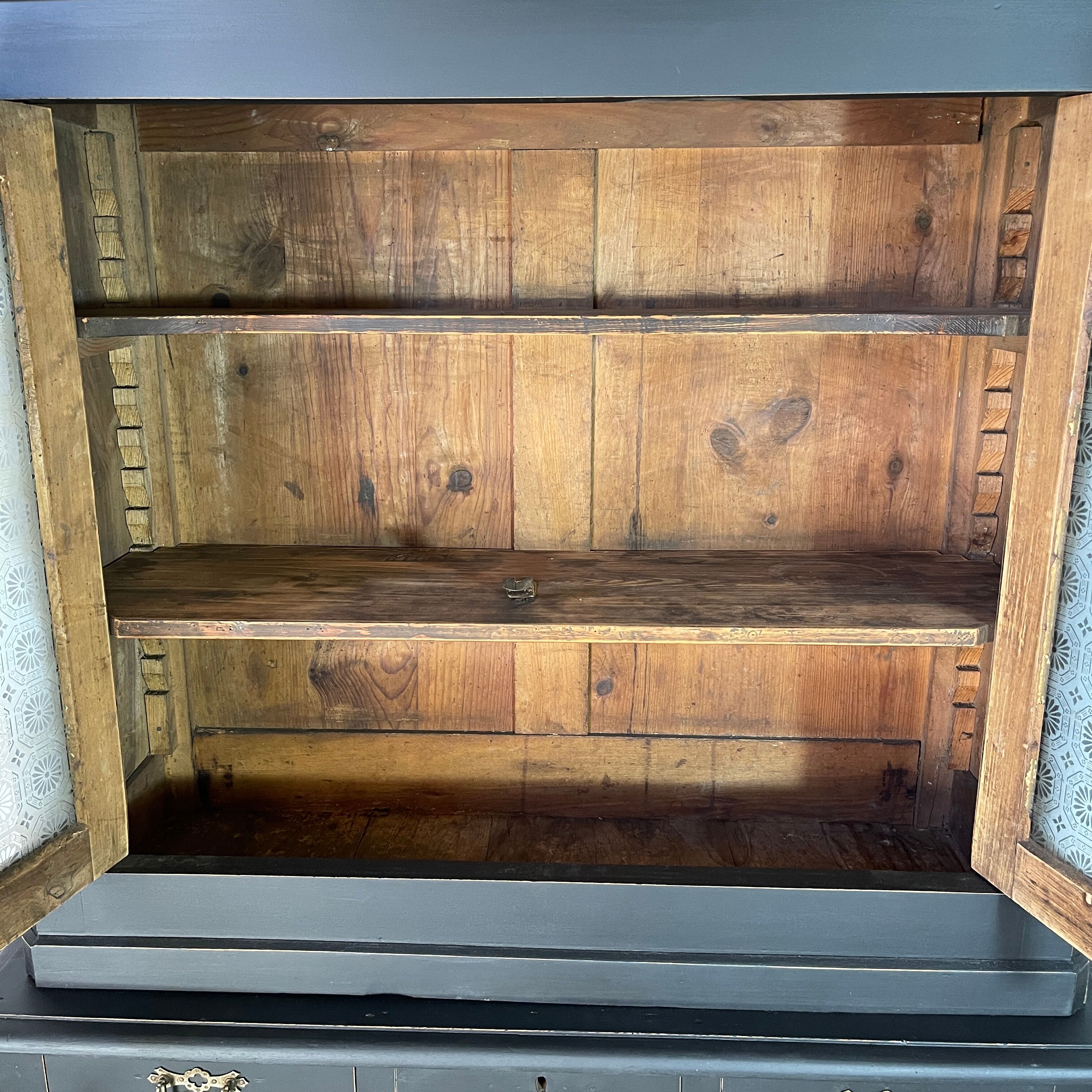 Vaisselier early XX th black patina