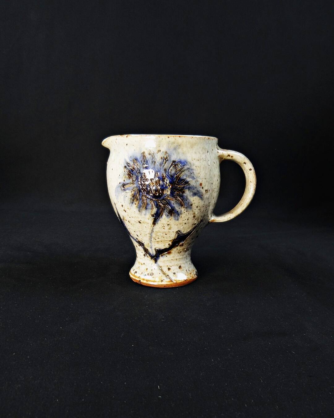 Pichet en grès pyrité à décor de chardons signé Suzanne Dauliach années 70