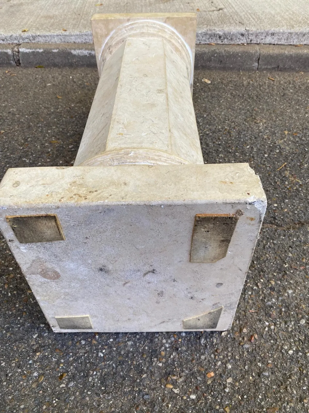 Natural stone pedestal column in beige marble, neoclassical style, 77cm.