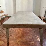 Table industrielle en fer