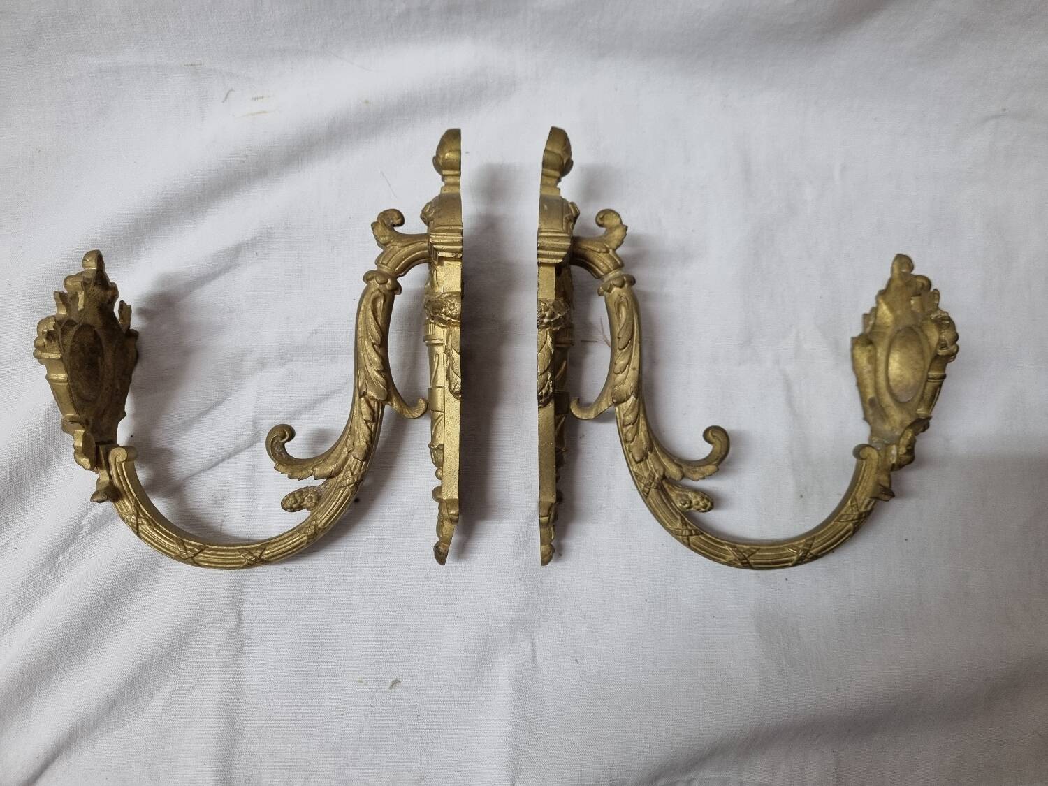 Golden bronze tiebacks