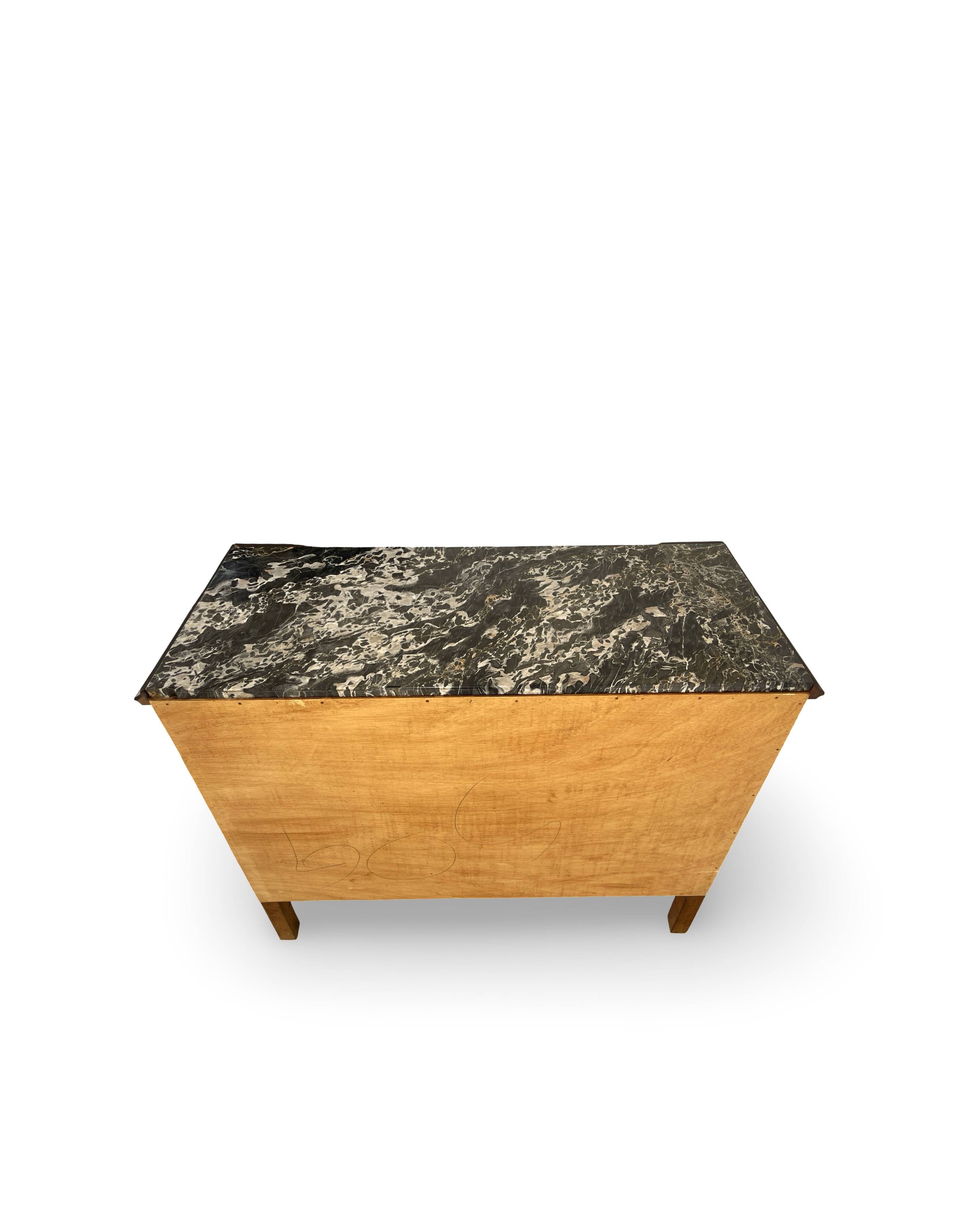 An Italian chest of drawers from the 1940s.