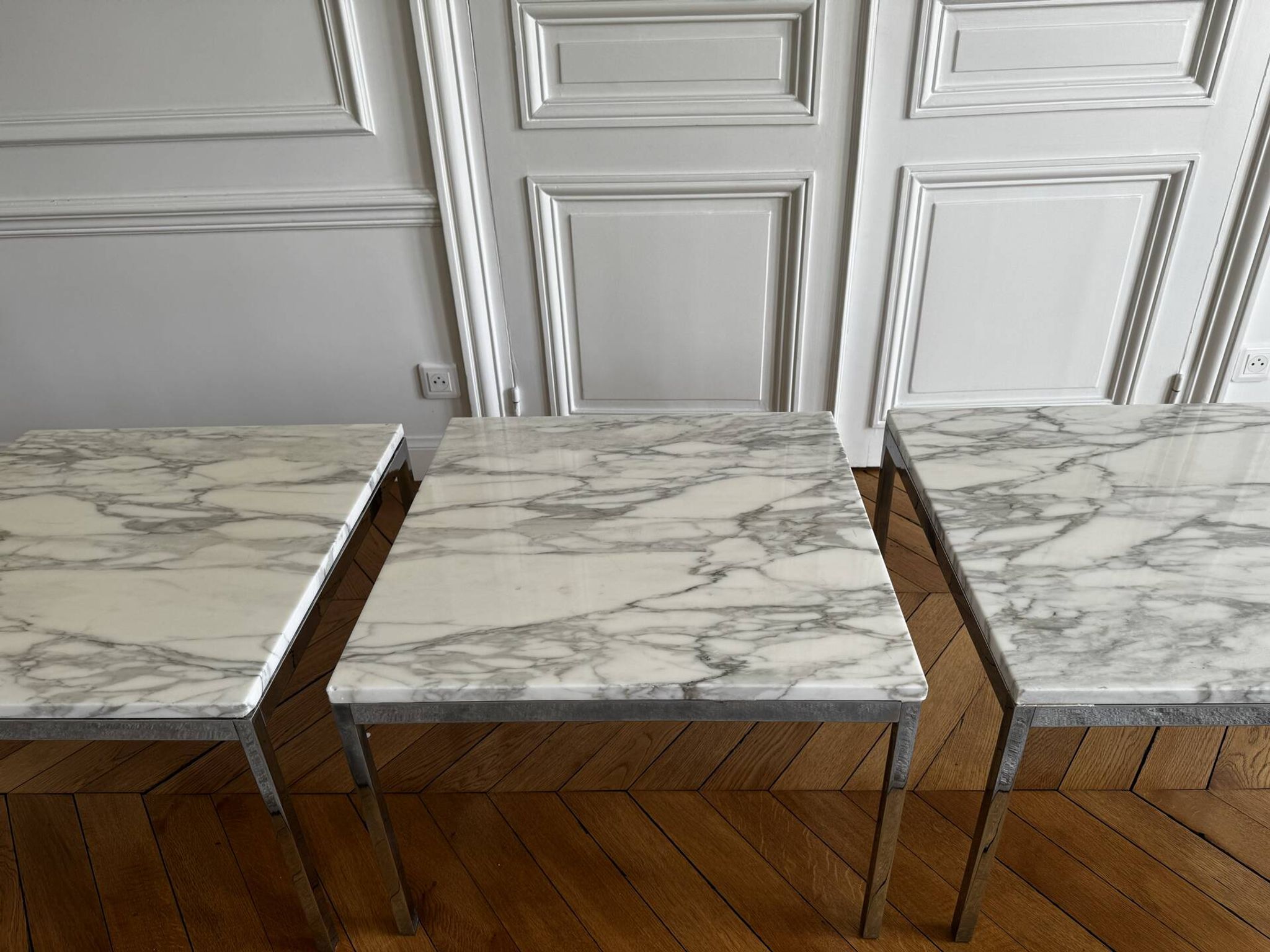 3 tables Florence Knoll – white marble type Calacatta & chrome steel
