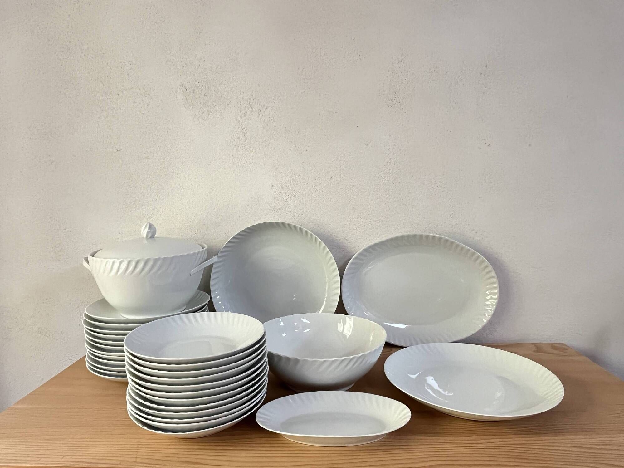 9 plates from Porcelaine du Berry