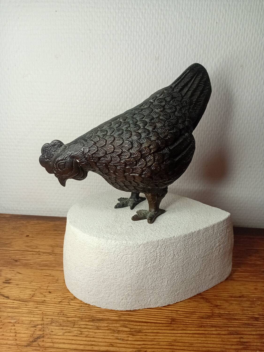 Patinated bronze hen from the Meiji period (1868-1912)