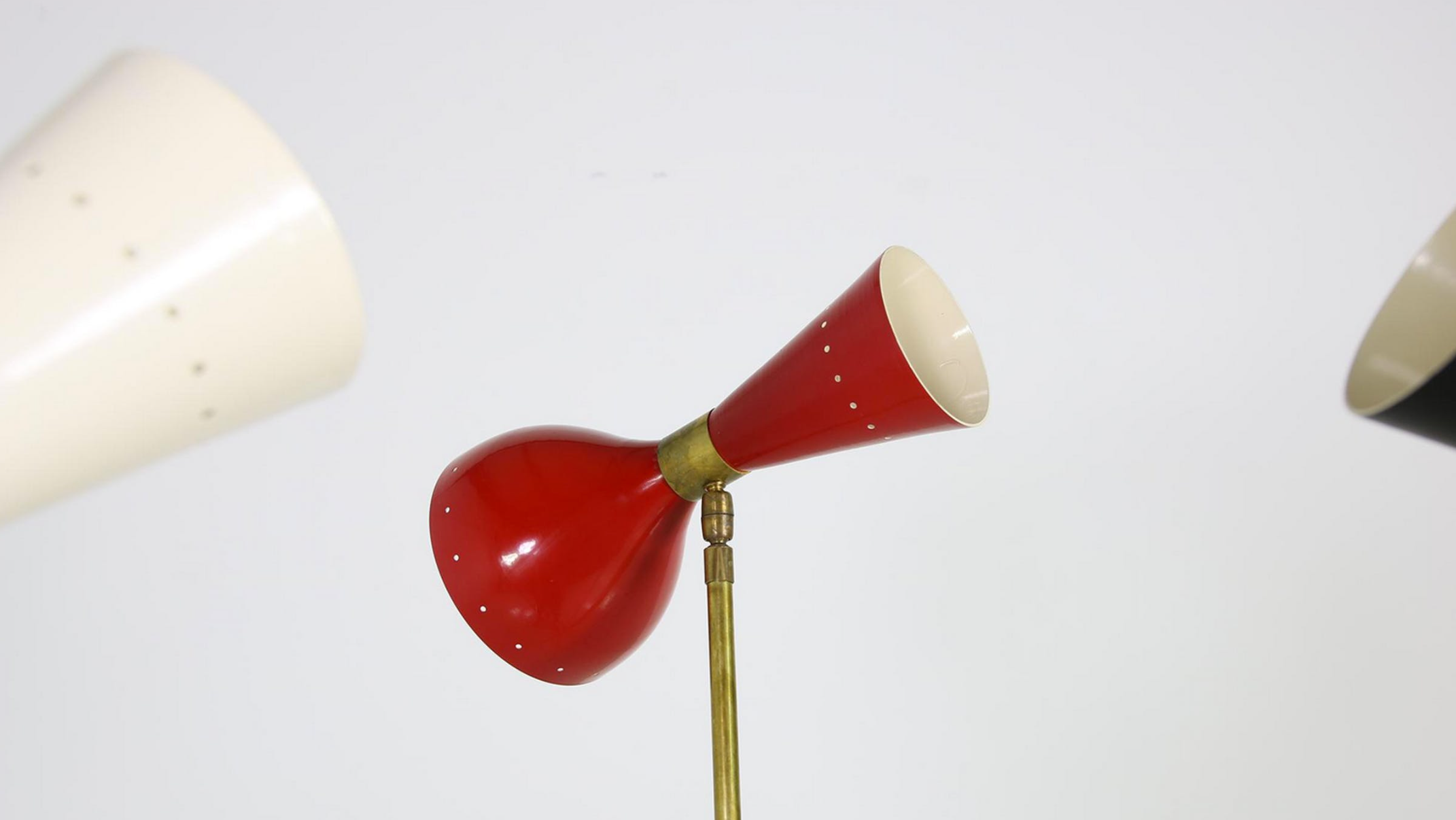 Tripod lamp in the style of Italian creations of the 50s