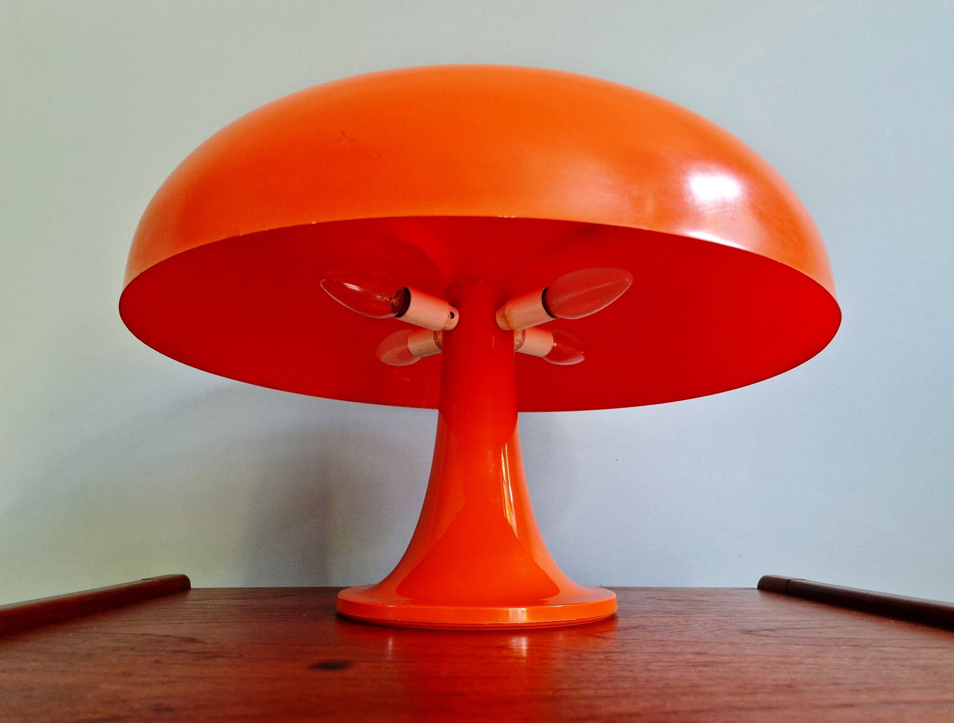 Lampe Nesso, fibre de verre orange, Giancarlo Mattioli, Artemide,1960