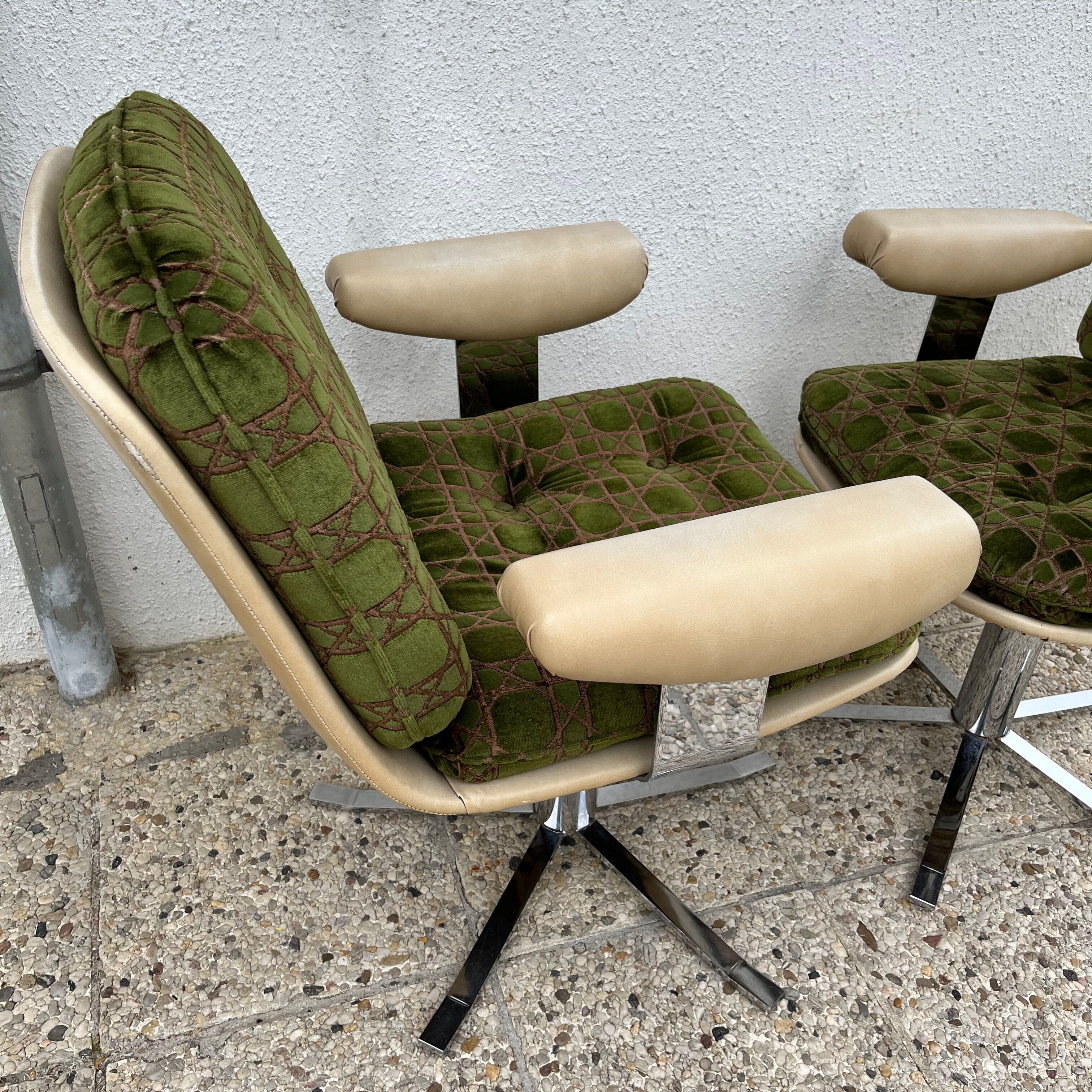 Set of two swivel chairs