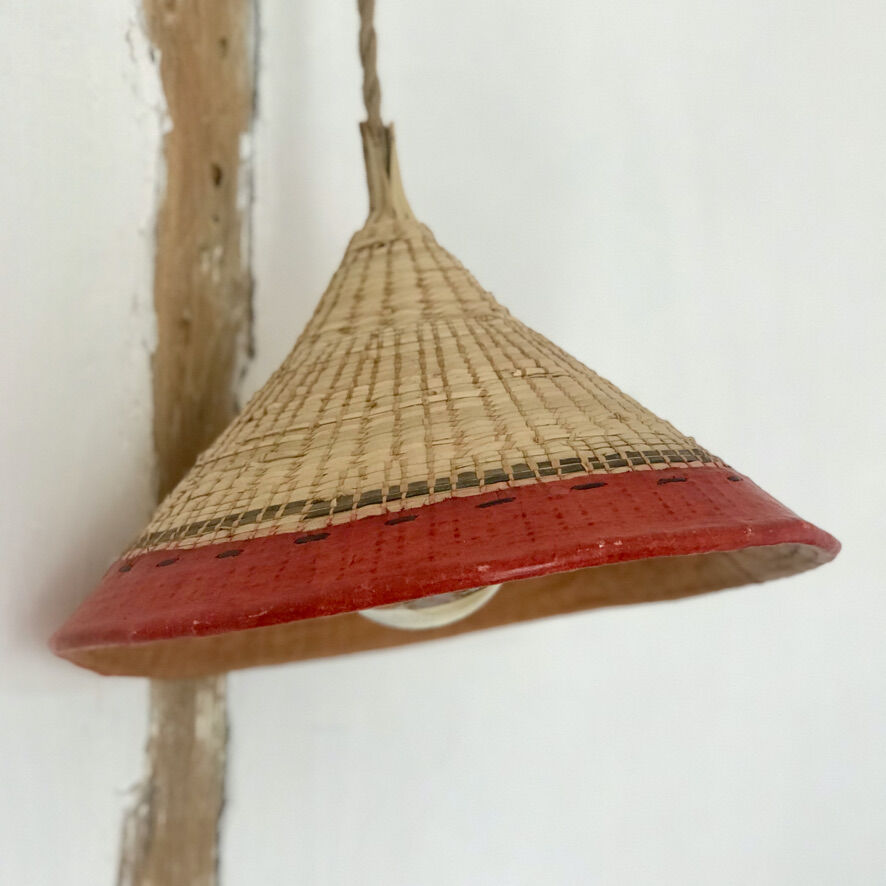 Straw hat suspension