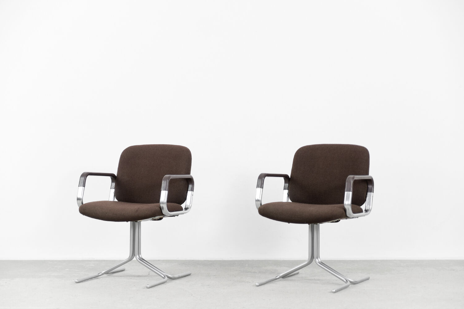 Mid-Century Modern Vintage Brown Aluminum German Chairs by Mauser, 1970s, Set of 2