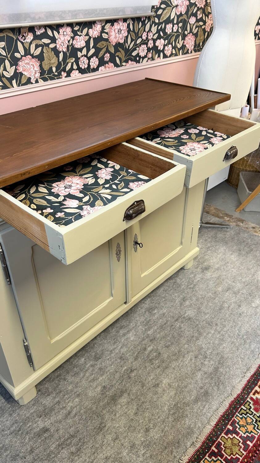 Chic country-style buffet with 2 doors