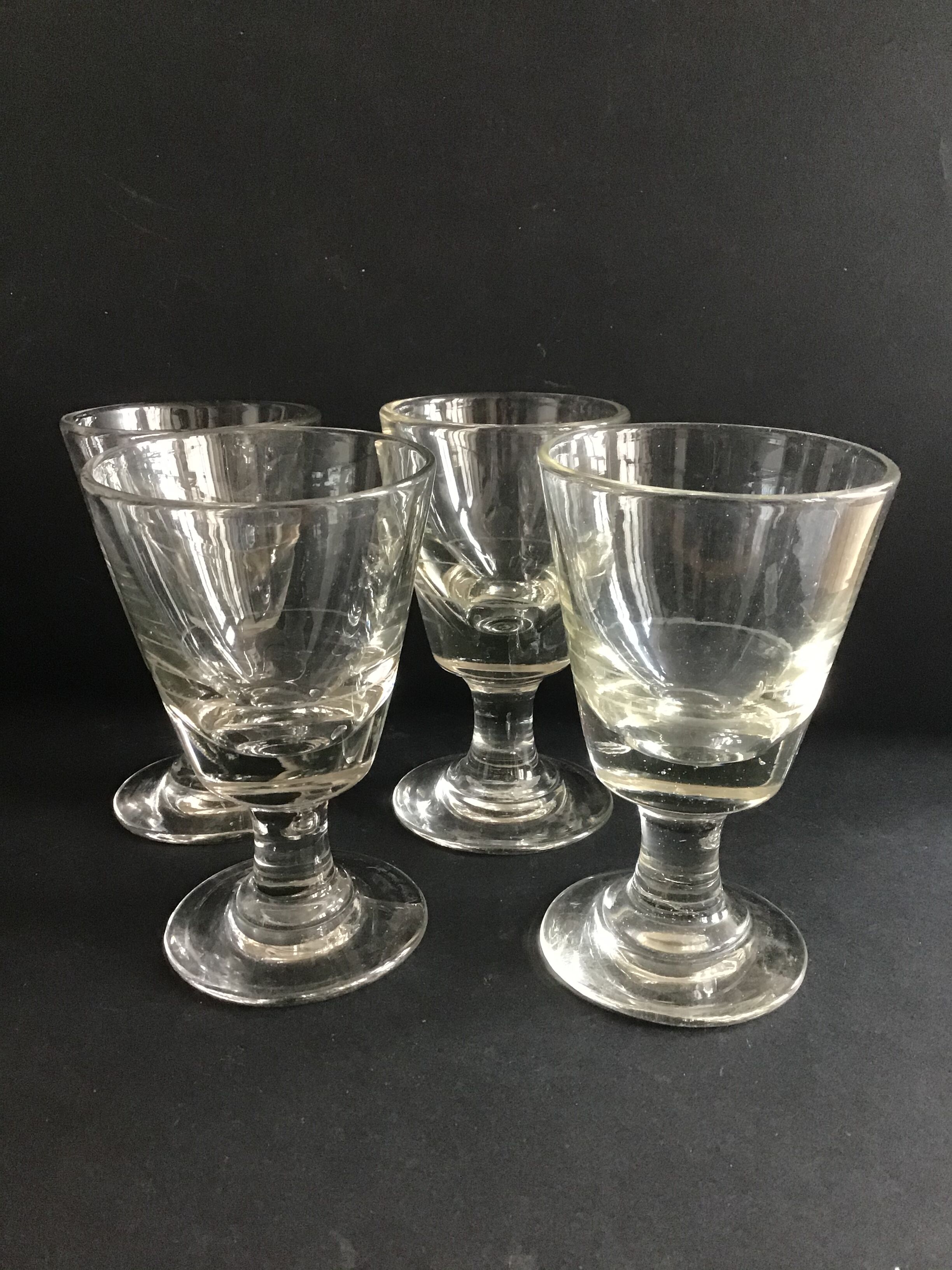 Suite of 4 thick old glasses