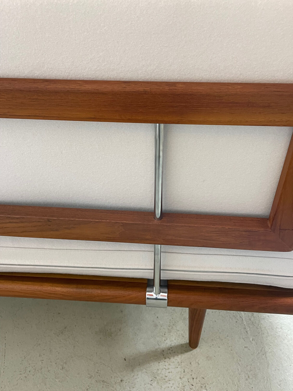 MidCentury 2-seater Model Minerva by Hvidt & Mølgaard