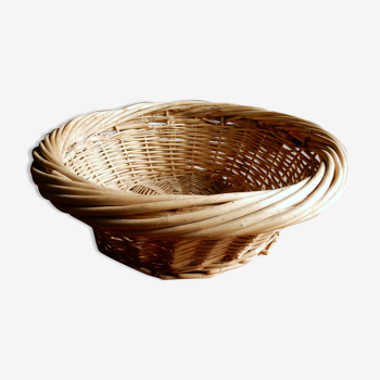 Woven wicker basket