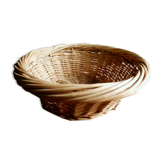 Woven wicker basket