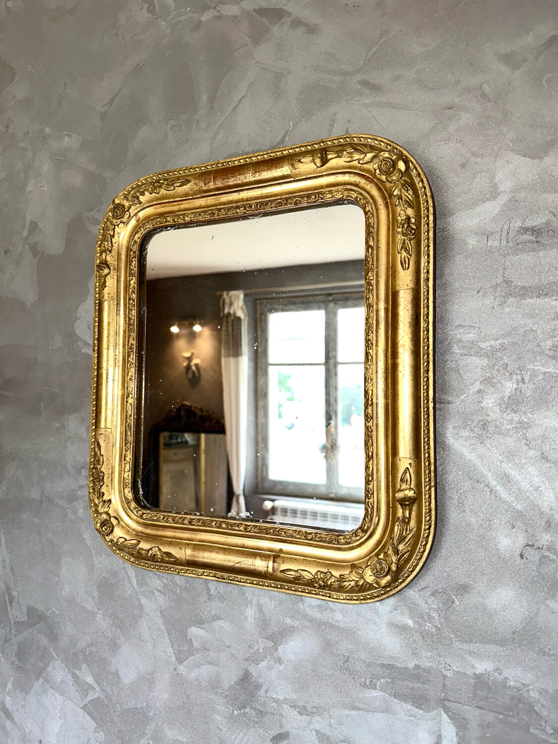 Antique gilded Louis-Philippe mirror, 19th century.