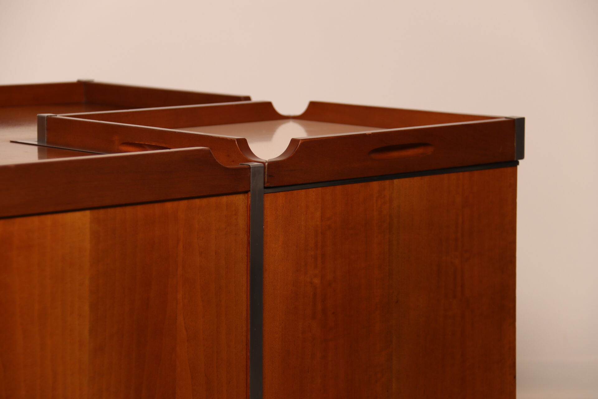 Table basse modulaire avec barre intégrée sur roulettes conçue par Luigi Sormani Italie, années 1960