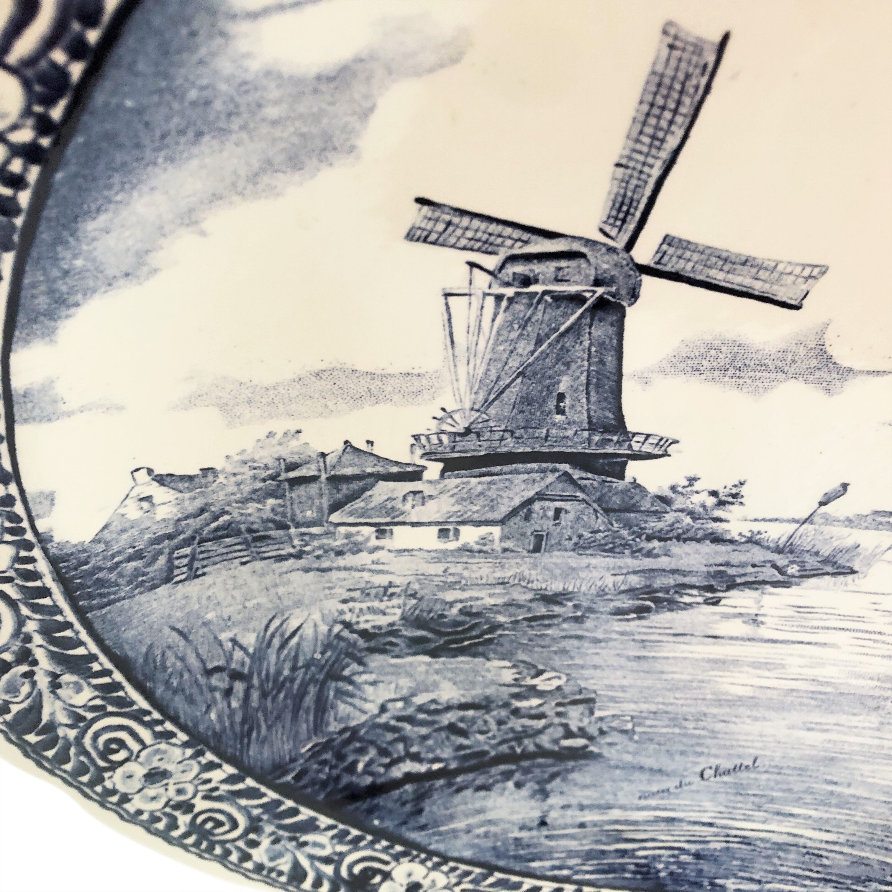 Hollow dish and wall hanger earthenware M.R.L Boch Delft's 39.5 cm