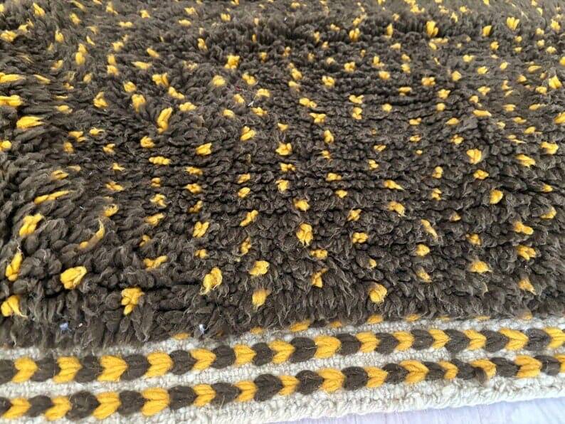 Moroccan Berber rug made of pure wool, handcrafted, size 140 x 260 cm.