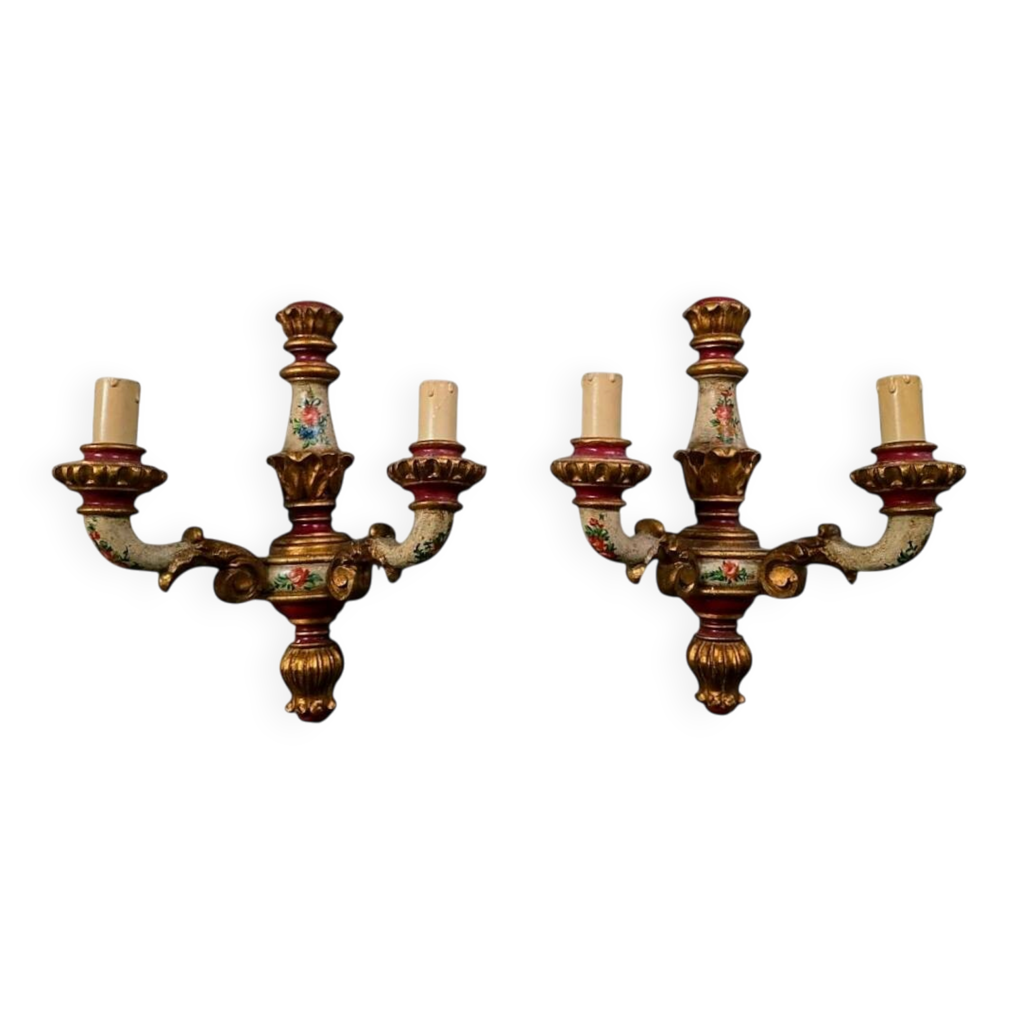 Paire d'appliques Louis XV en bois sculpté et polychrome – XIXe