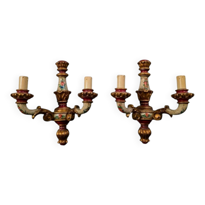 Paire d'appliques Louis XV en bois sculpté et polychrome – XIXe