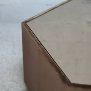 Table space age, hexagonale. Bois, velours et miroir fumé. Circa 1970