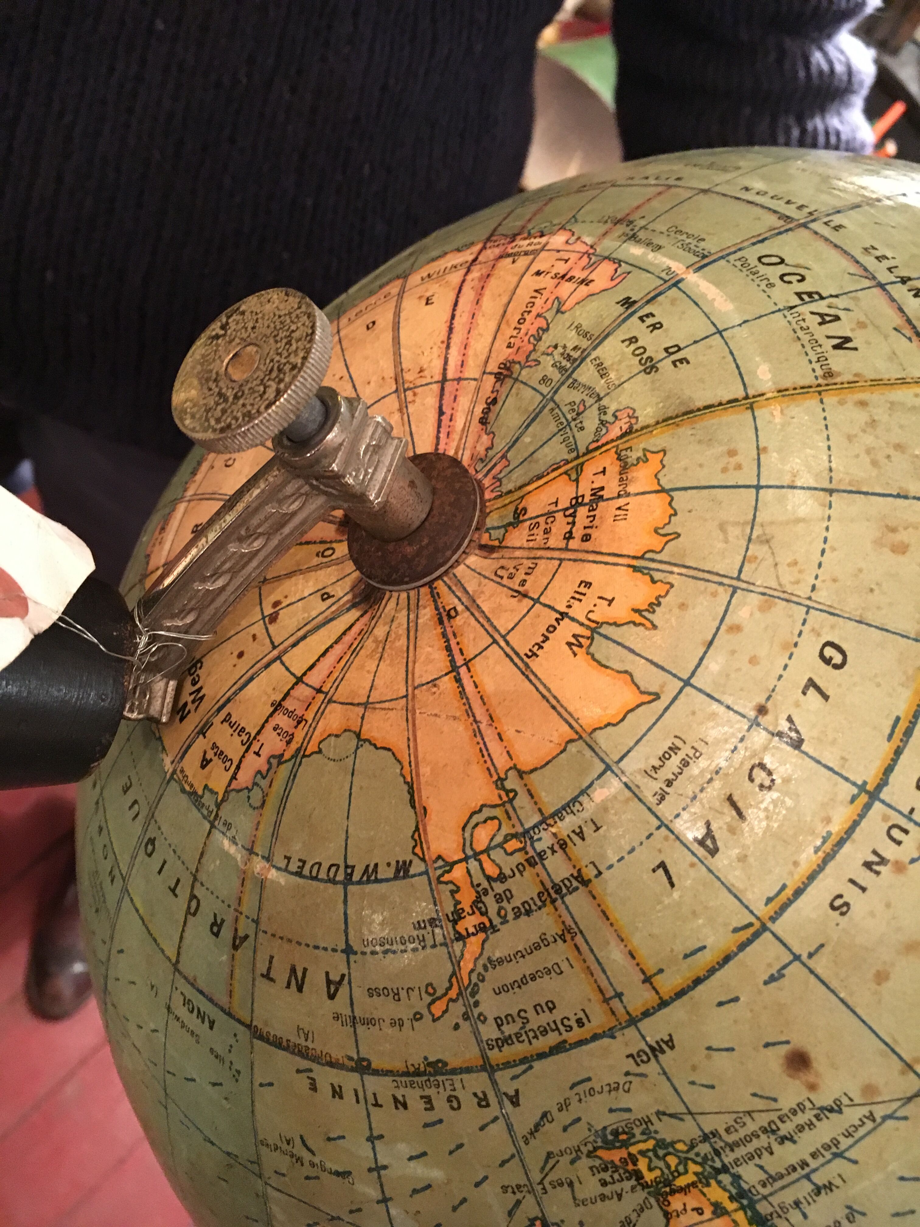 Globe-lander Girard and Barrère