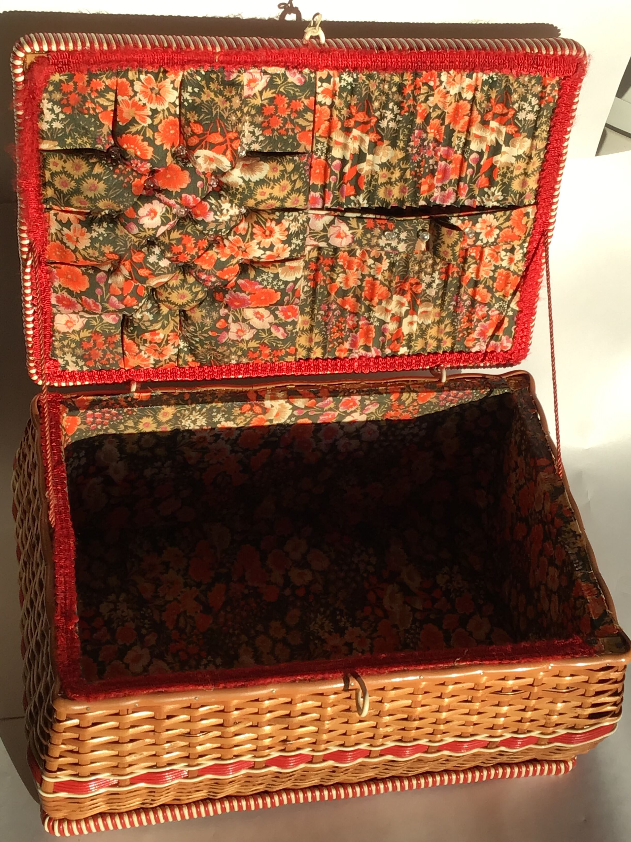Wicker and scoubidou sewing basket