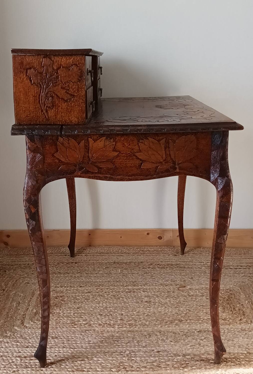 Secretary with carved shelves, early 20th century.